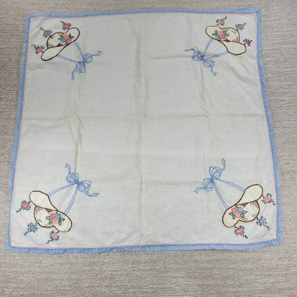 Vintage Embroidered Linen Tablecloth 4 Napkins Floral Hat Blue Lace Handmade Set